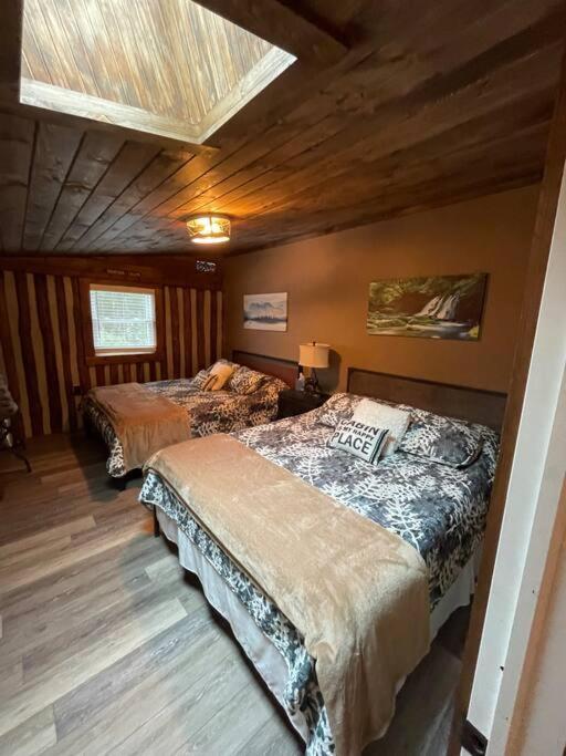 Cozy Log In Jim Thorpe